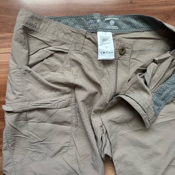 Mountain Hardwear Women’s Convertible hiking pants. Size 8 - Picture 4 of 5
